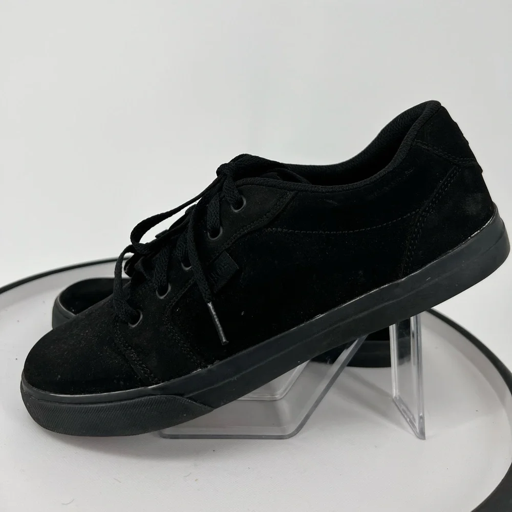 DC BLACK LEATHER SKATEBOARD‎ SHOE SNEAKERS YOUTH ANVIL